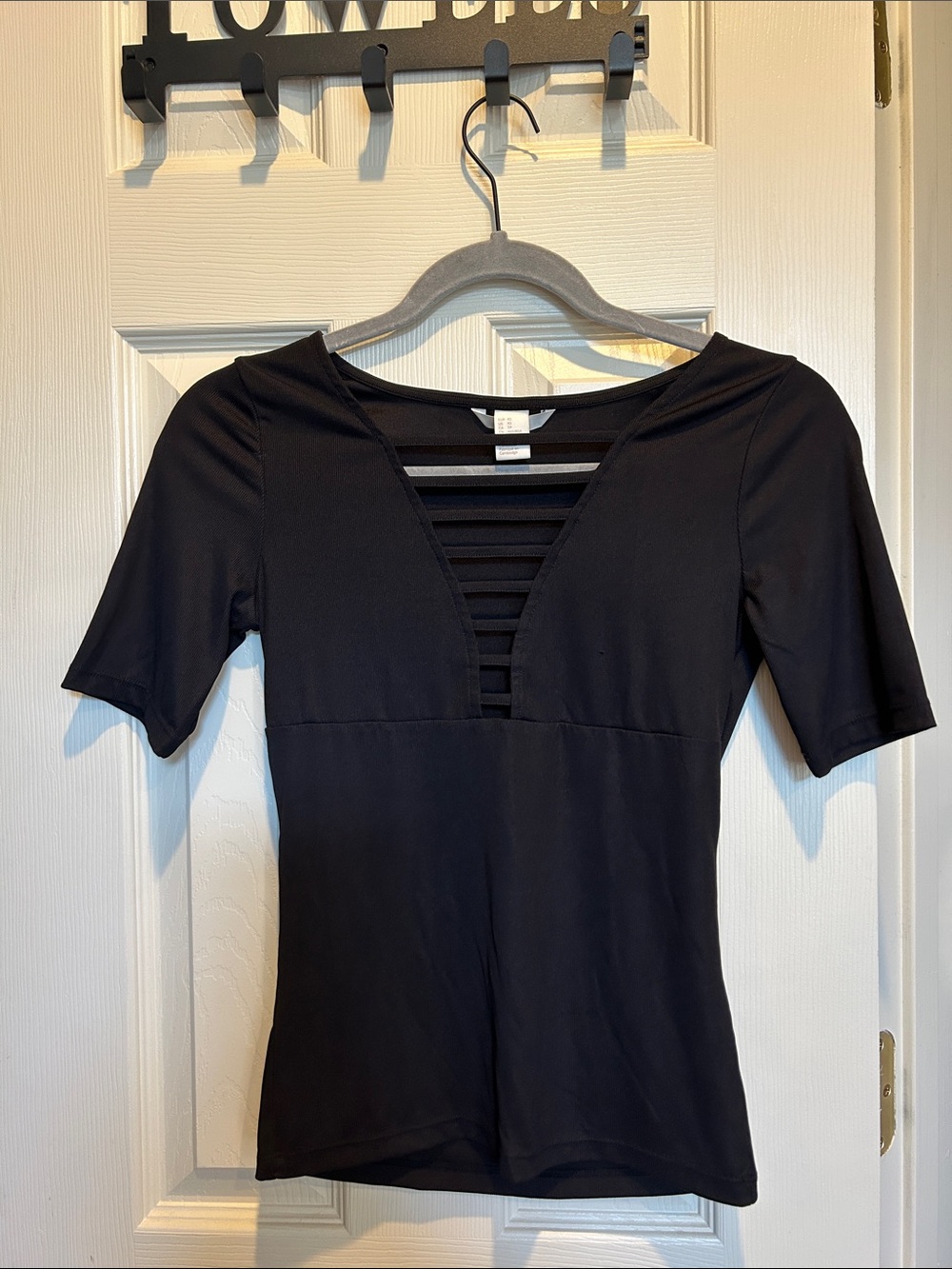 H&M Black Short Sleeve Strappy V-Neck Top